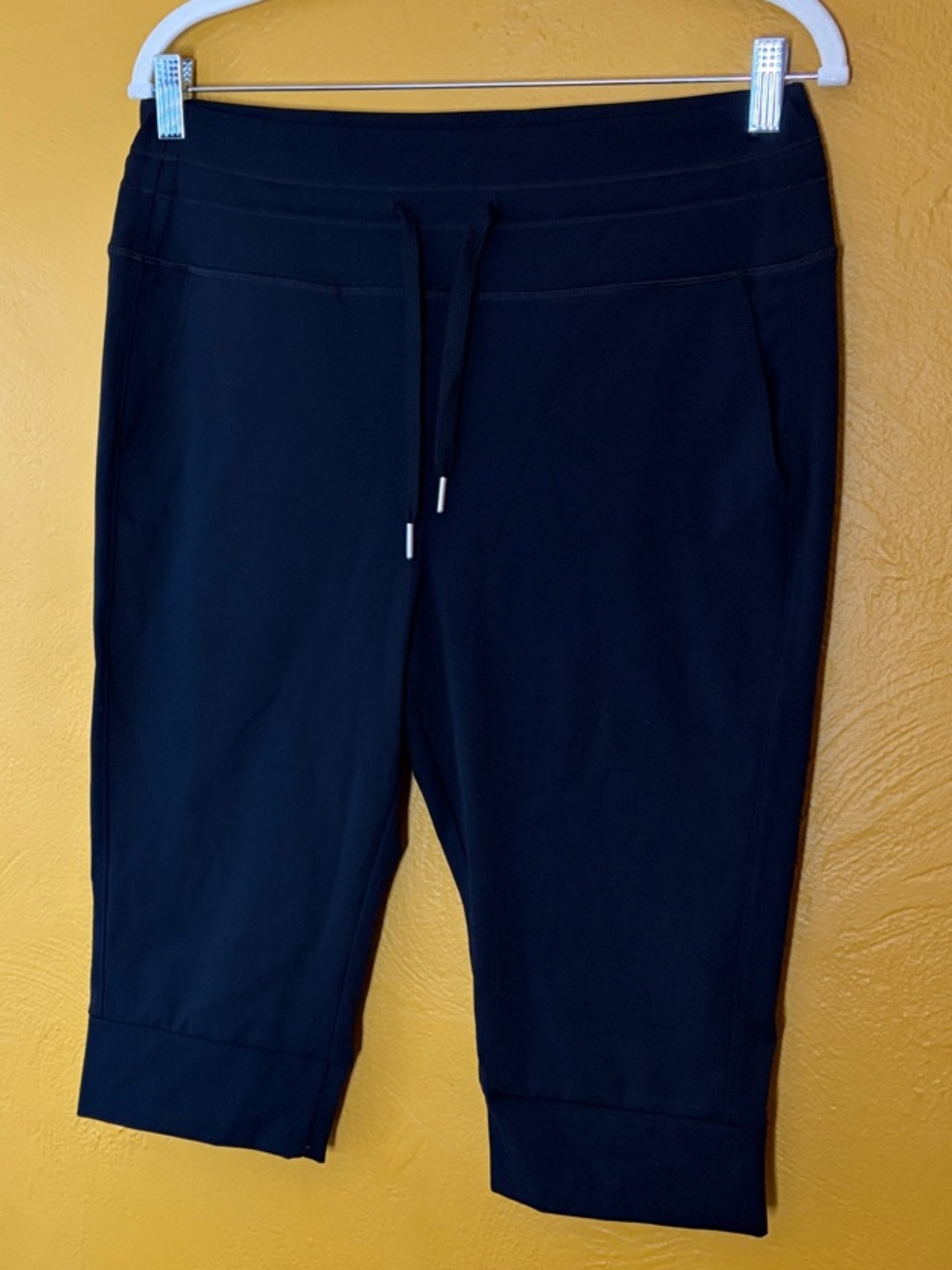 HALARA Black Capri Drawstring Cropped Pedal Push Joggers Like New Large Pockets